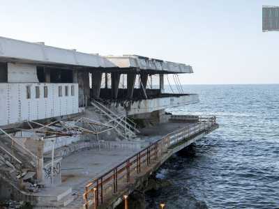La visione del grande "balcone", quasi lambito dalle onde � tuttora affascinante. �Ricordo che da giovani l� si sorseggiavano degli ottini drink accompagnati da un panorama fantastico�, ricorda nostalgico il 42enne Alessandro, un tempo habitu� dell'attivit�